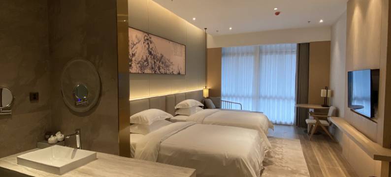 四季花海康养运动中心图片