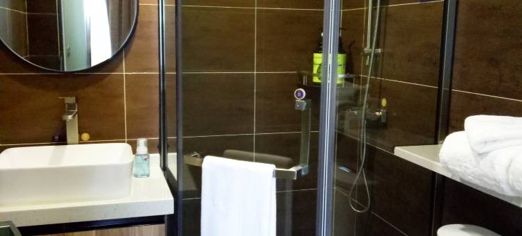 重庆观音桥丽呈睿轩酒店(红旗河沟轻轨站店)图片