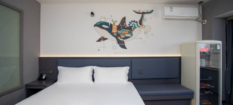 网鱼电竞酒店(上海虹口外国语大学店)图片