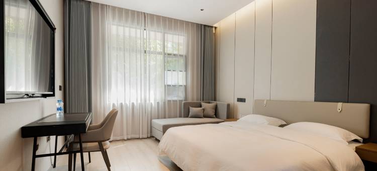 乐活酒店(上饶万年财富步行街润丰购物广场店)图片