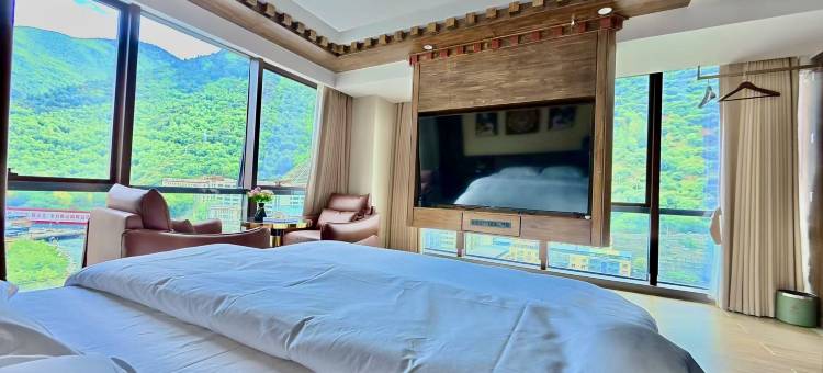 马尔康罗布林卡酒店图片