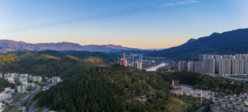 忆通国际大酒店(广元澳源体育中心川北幼专店)图片
