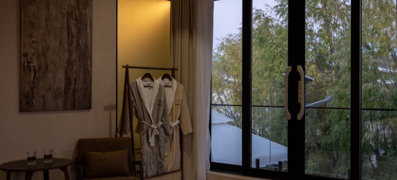 HANS LODGE丨寒酥丨观景·富氧山居(独克宗古城大佛寺转经筒店)图片