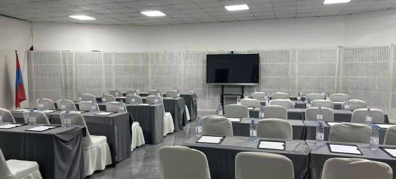 铂玺国际酒店(东阳木雕小镇宝龙广场店)图片