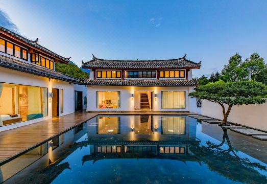 丽江迟留艺术酒店外景图