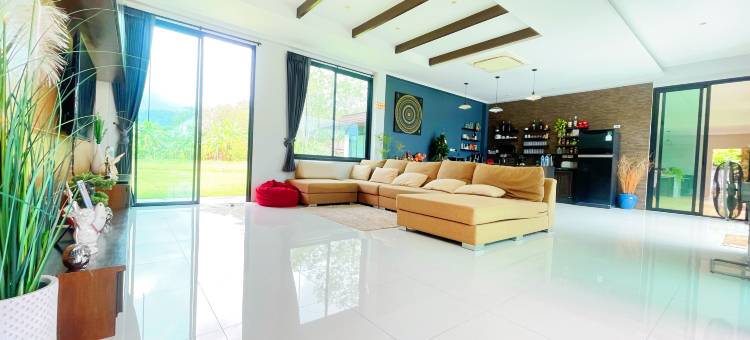 Spacious Private Villa Modern Style Near Beach图片