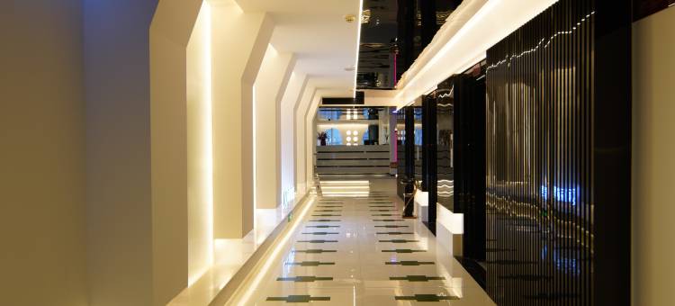 SK·Hotel高空设计师酒店(解放碑洪崖洞店)图片