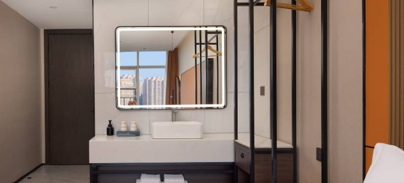 柏年宝丽酒店(长沙五一广场窑岭湘雅二医院地铁站店)图片