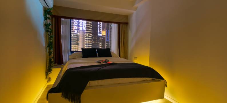 重庆油画师的家之高层江景民宿(解放碑洪崖洞店)图片