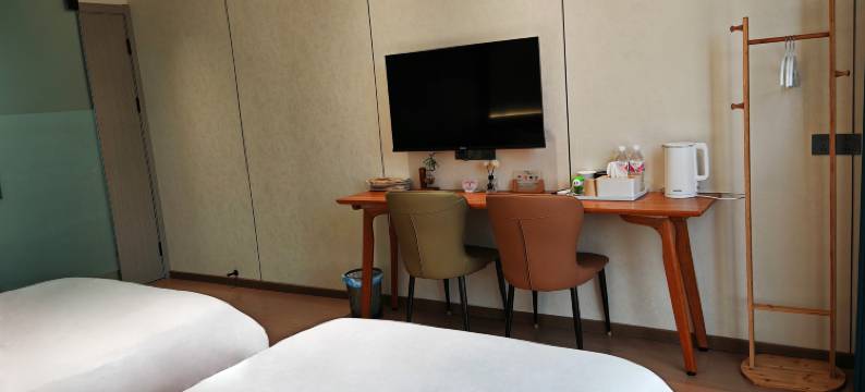 岸边有屋图片