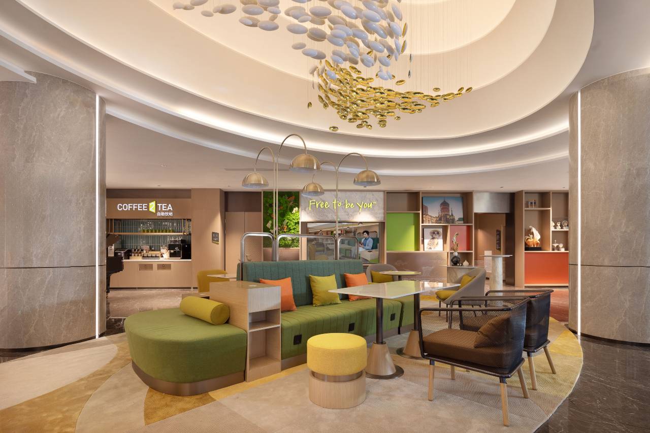 哈尔滨中央大街索菲亚教堂希尔顿惠庭酒店图片