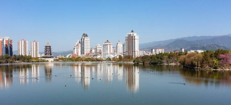 临沧铂悦酒店(玉龙湖公园佤文化广场店)图片