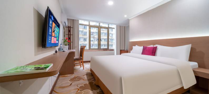 亿佰酒店(贵州省人民医院南明院区东山公园店)图片