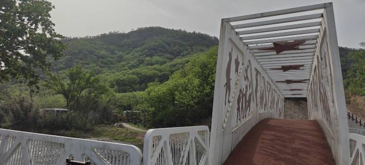 罗山何家冲太空舱营地图片