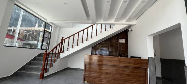 工布江达雅拉仁青客栈图片