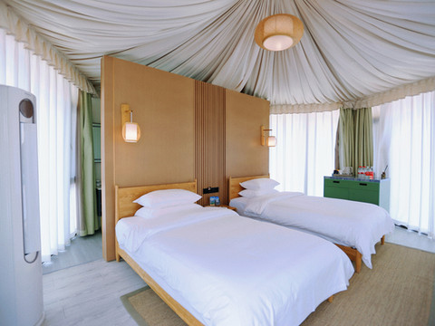 乌素特水上雅丹梦幻星空野奢度假酒店