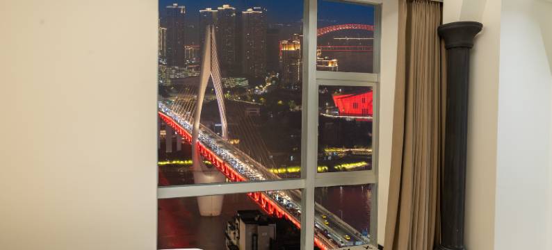 Cypria·浠乐泊雅·江景拾光智能轻奢美宿(重庆解放碑洪崖洞店)图片