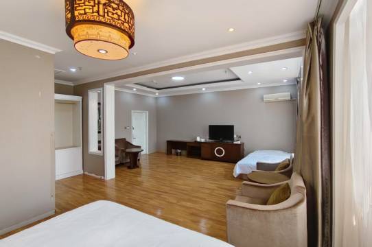 如家华驿酒店(锡林浩特市政府锡林广场店)