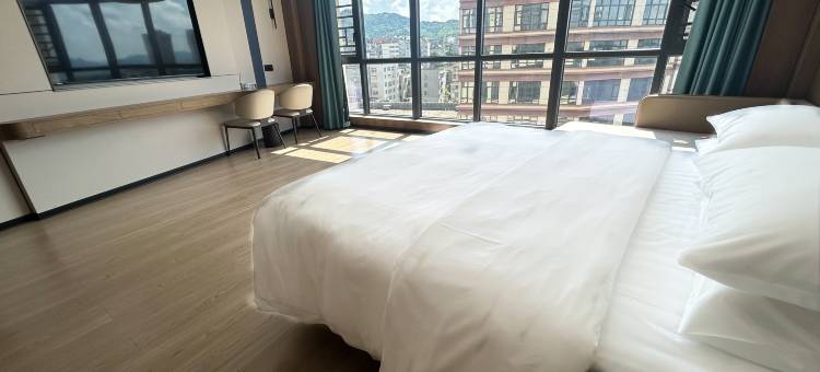 晴隆龙庭智享酒店图片