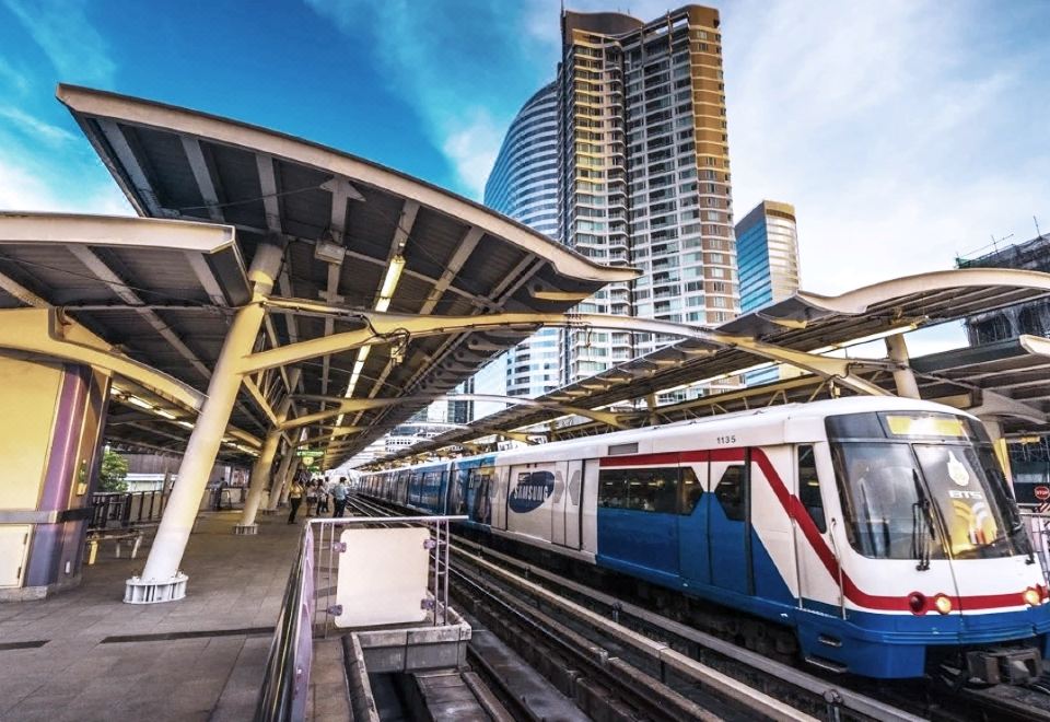 Golden Tulip Mandison Suites Over view