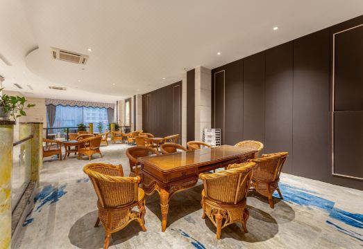 Aozhong Hotel Hotel Overview