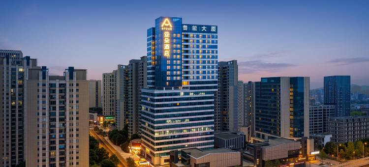 成都东站槐树店地铁站亚朵酒店图片