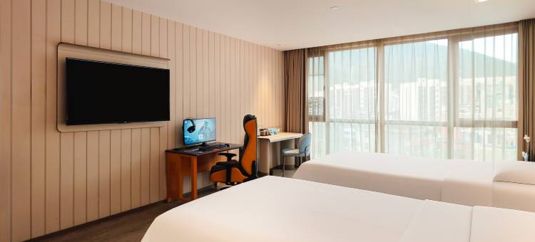 亚信电竞酒店(平乐中心广场新安街滨江道店)图片