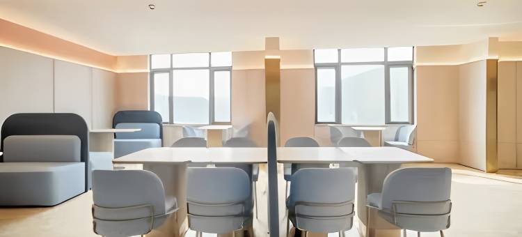 亚信电竞酒店(平乐中心广场新安街滨江道店)图片