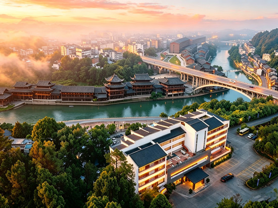 烟雨•云兮Riverside 江景美学度假酒店(凤凰古城沱江店)