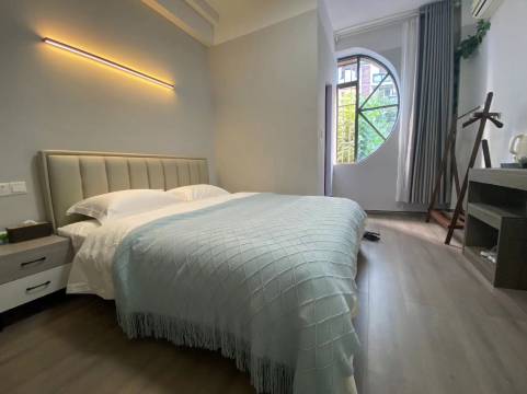 乐山木西民宿(乐山新广场嘉兴路美食街店)