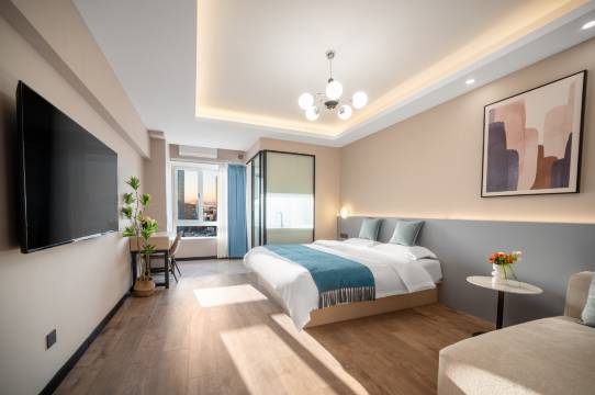 不晚·设计民宿(长乐坡地铁站店)