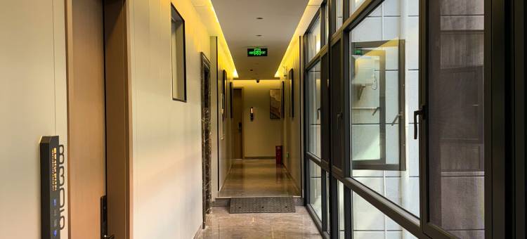 鑫海逸智能酒店(石屏玉屏街店)图片