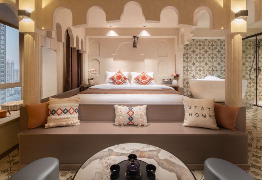 漫回时光智能轻奢设计师酒店（花果园双子塔方圆荟海豚广场店）外景图