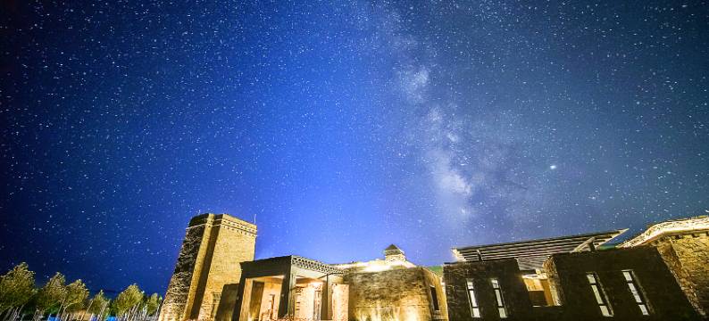 稻城桑邓祝巴星空观景酒店图片