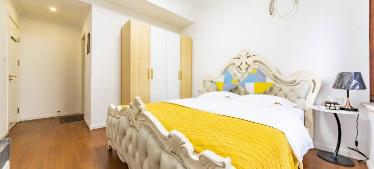 栖牛投影自助民宿(乐山高铁站店)图片