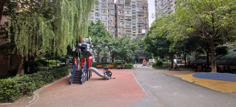 巴蜀旅途精品民宿(成都东站店)图片