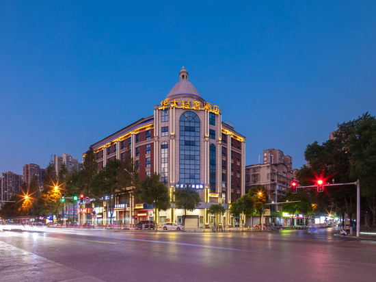 长沙华大轻奢酒店(万家丽广场扬帆夜市店)