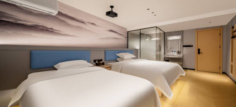 越家影院酒店(八一广场南昌火车站店)图片