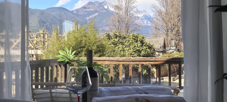 瓦顶观雪山度假客栈图片