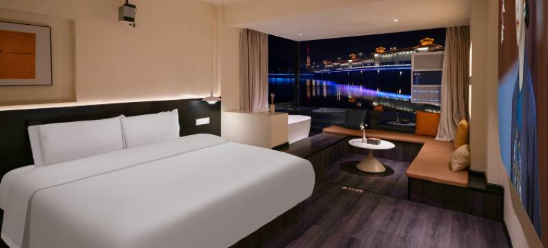 六喜·湖景酒店(广汉北站金雁湖公园店)图片