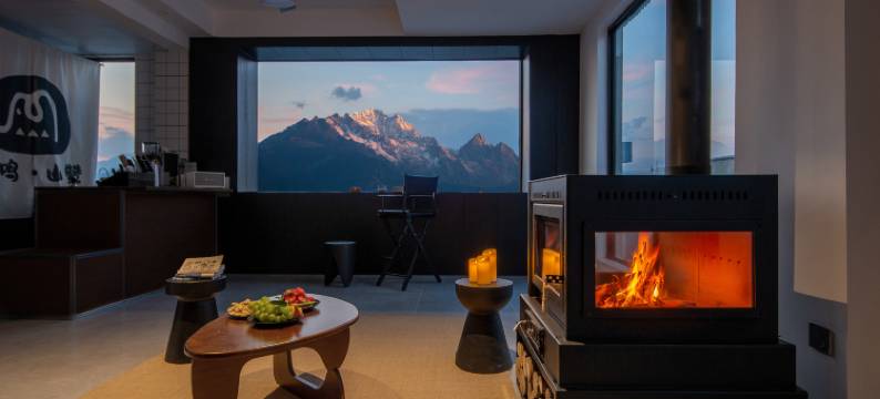 麓鸣·山赞｜雪山IMAX电影画框·日照金山揽景云宿(丽江古城店)图片