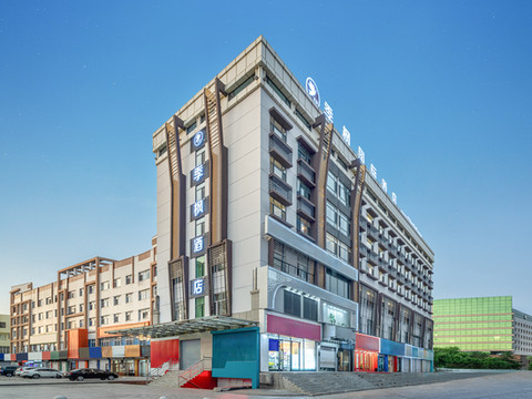 季枫国际酒店(呼伦贝尔阿荣旗王杰广场店)