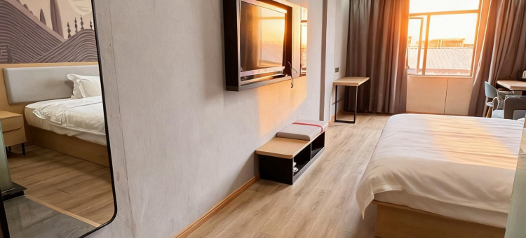 余干维多利亚假日酒店(琵琶湖米兰街店)图片