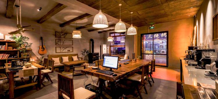 望寺居·侘寂美学设计师民宿(奉国寺步行街店)图片