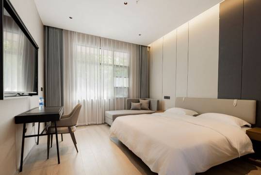 乐活酒店(上饶万年财富步行街润丰购物广场店)图片