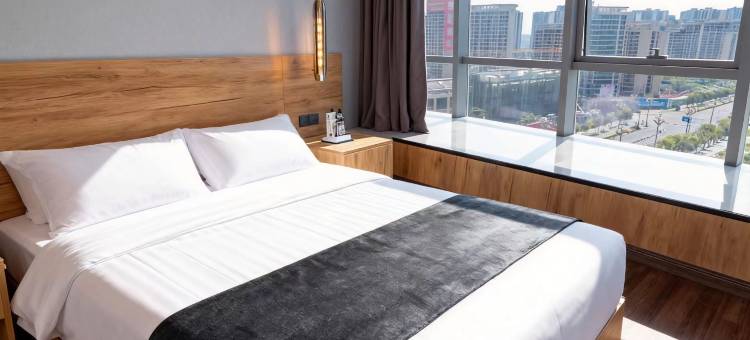 锌宏咖啡酒店(南充高坪万达广场店)图片