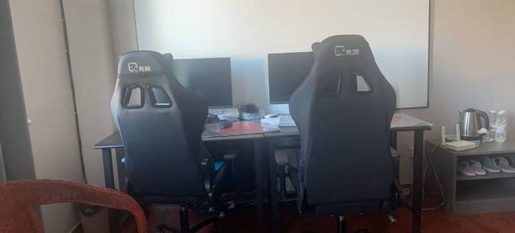 昂拓电竞民宿(唐县中山北大街店)图片