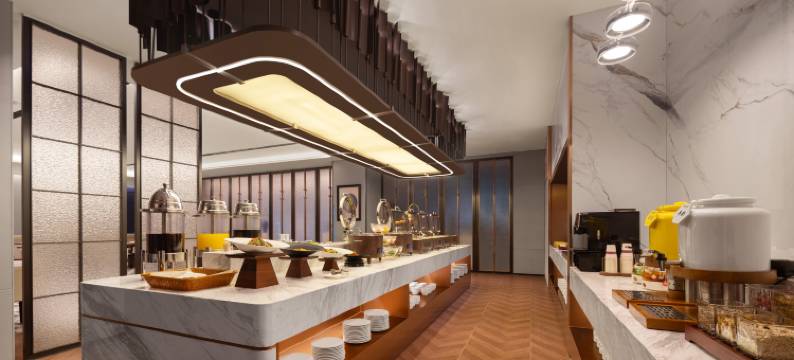 西安古城墙安定门地铁站美仑酒店图片