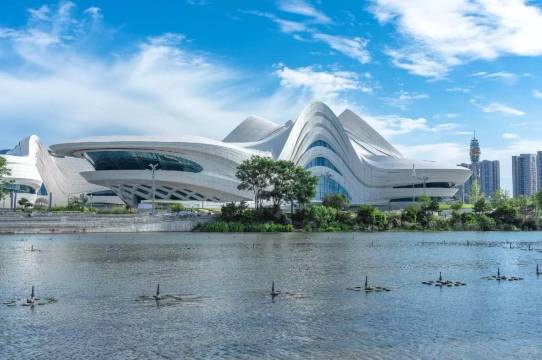 凯里亚德酒店(长沙梅溪湖东地铁站麓谷高新区店)图片