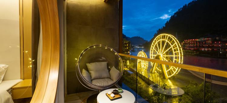 醉江月智慧江景民宿(凤凰古城沱江云桥店)图片